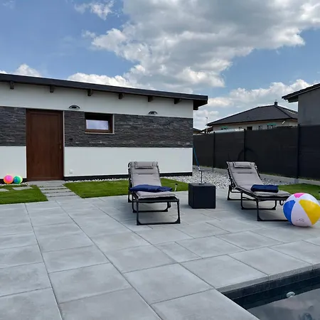 Feriehus By The Pool & Garden