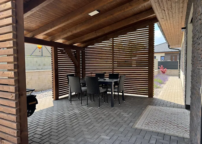 Ferienhaus By The Pool & Garden
