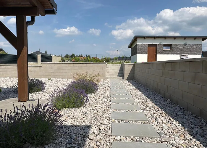 Ferienhaus By The Pool & Garden Mukarschow