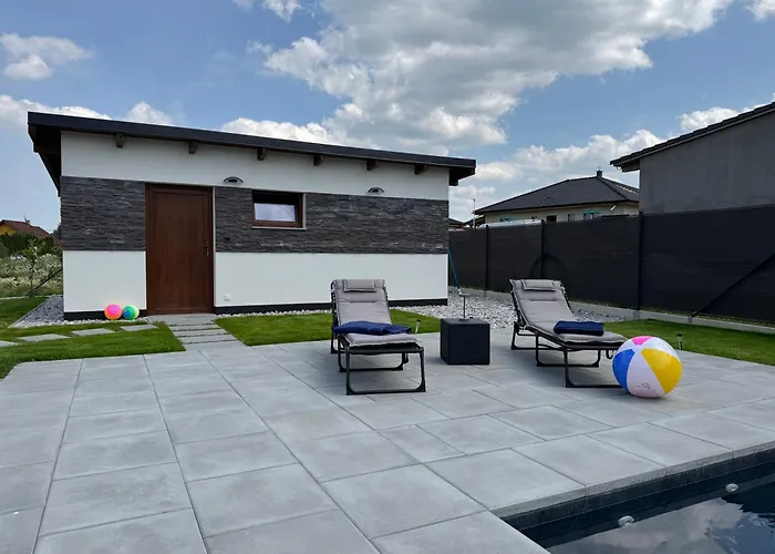 Ferienhaus By The Pool & Garden