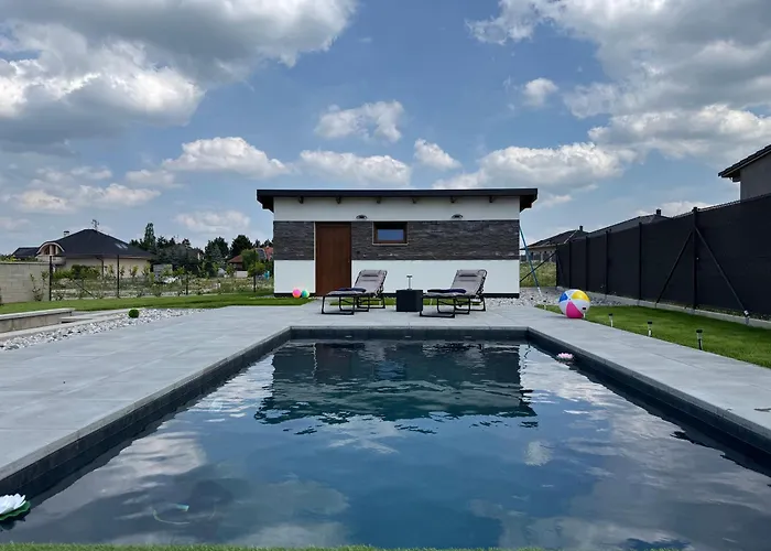 By The Pool & Garden Ferienhaus Mukarschow